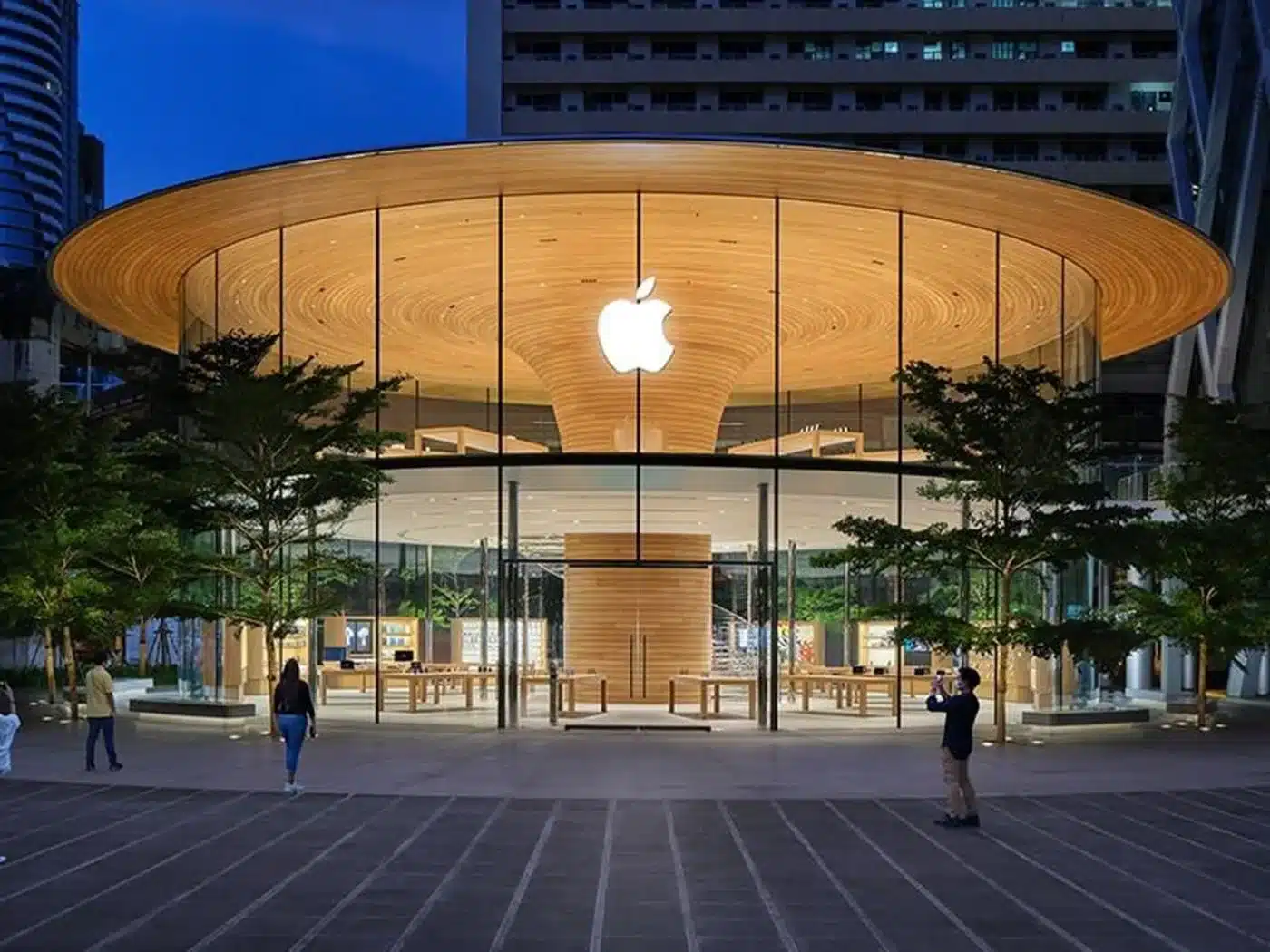 Apple Mağaza Yenilikleri: Genius Bar Geri Dönüşü ve Yeni Tasarım Yaklaşımları
